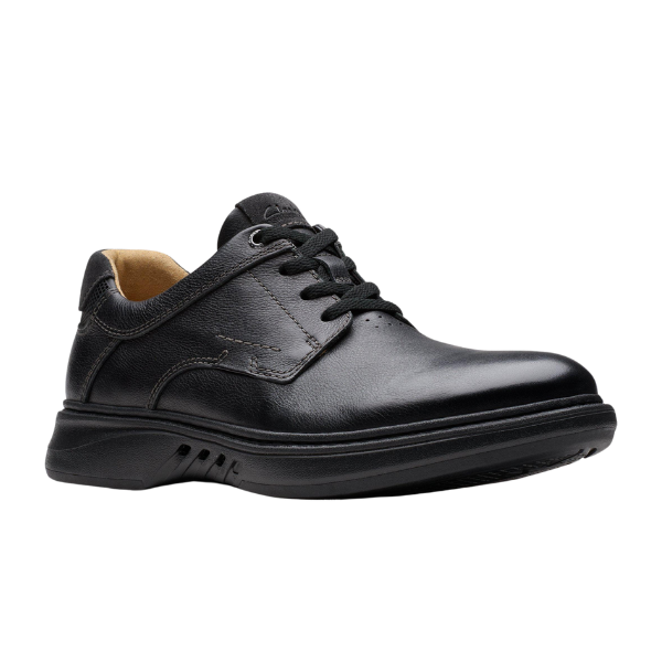 The Clarks Mens Un Briley Pace Wide Black by CLARKS is a black leather lace-up dress shoe with a rounded toe, cushioned collar, sturdy rubber sole, and lightweight EVA midsole for comfort, shown on a white background.