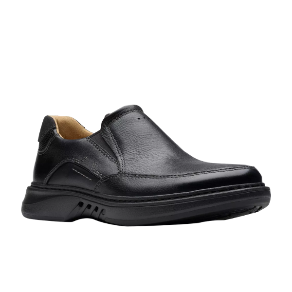 The Clarks Mens Un Briley Step Leather Wide Black features leather uppers, a rounded toe, cushioned sole, and visible stitching. Shown on a white background. From the CLARKS Un Briley Step collection.