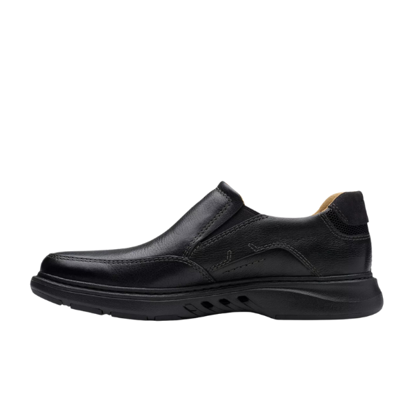 The CLARKS Mens Un Briley Step Leather Wide Black shoe features black leather uppers, a low heel, visible stitching, and a textured sole; shown from the side against a white background.