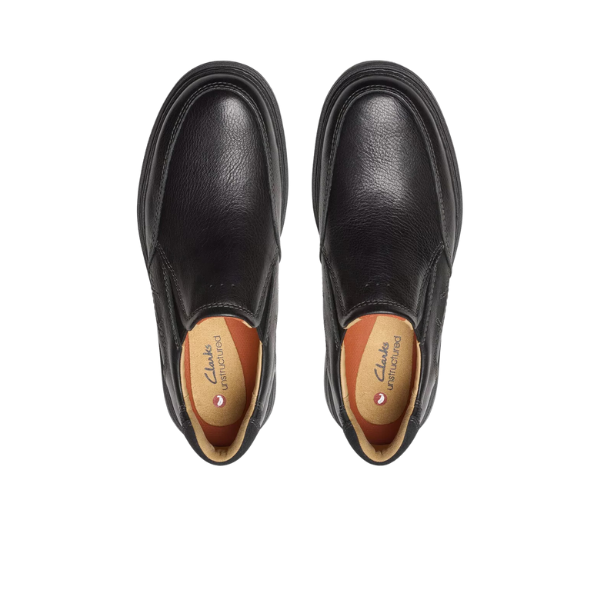 The Clarks Mens Un Briley Step Leather Wide shoes in black feature slip-on leather uppers, tan and orange interiors, and Cushion Comfort insoles. Shown side by side from above on a white background. Brand: CLARKS.