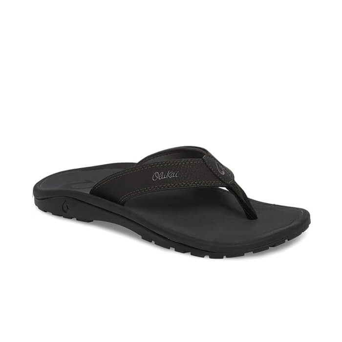 The OLUKAI Men's Ohana Black sandal features fabric straps, a textured sole, and the brand stitched on the side strap. This water-resistant sandal delivers comfort, support, and relief from foot pain.