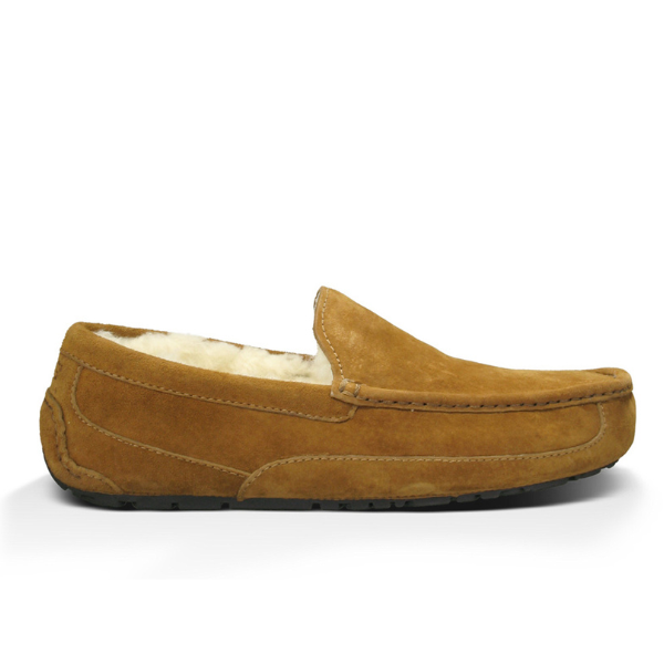 The UGG Mens Ascot Slipper in Chestnut features visible stitching, a soft fuzzy lining for foot pain relief, and a black rubber sole. Shown in profile on a white background.
