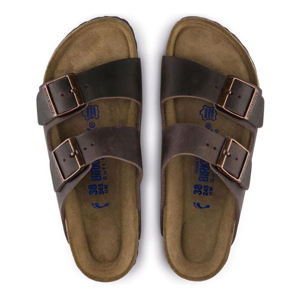 The BIRKENSTOCK Mens Arizona Soft Footbed Oiled Leather Habana sandals feature two adjustable buckle straps, a soft footbed, and blue branding on the insoles, shown side by side on a white background.