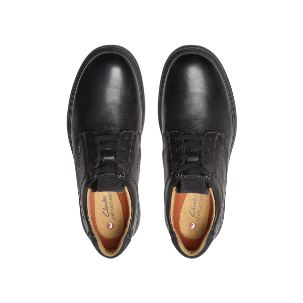 The CLARKS Mens Un Briley Pace Wide Black shoes are black leather lace-ups viewed from above, with branded insoles and a lightweight EVA midsole for all-day comfort.