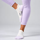FEETURES Elite Max Cushion No Show Tab Lilac Breeze sock, breathable mesh top and seamless toe, top-down view.