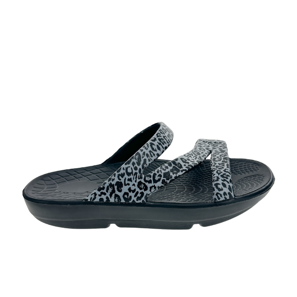 The SOVELLA Womens PF Slide Black/Leopard features a thick sole and gray-black leopard print crisscross straps, providing exceptional arch support for comfort recovery.