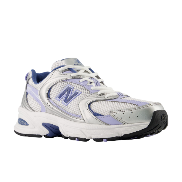 The NEW BALANCE Men's 530 Silver/Blue features mesh panels and is designed for comfort and reduced foot pain.