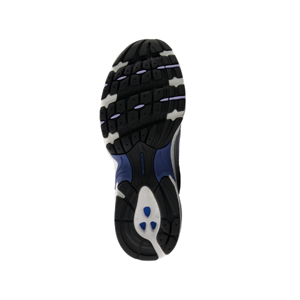 NEW BALANCE Men's 530 Silver/Blue running shoe sole with blue accents, highlighting tread on a white background.